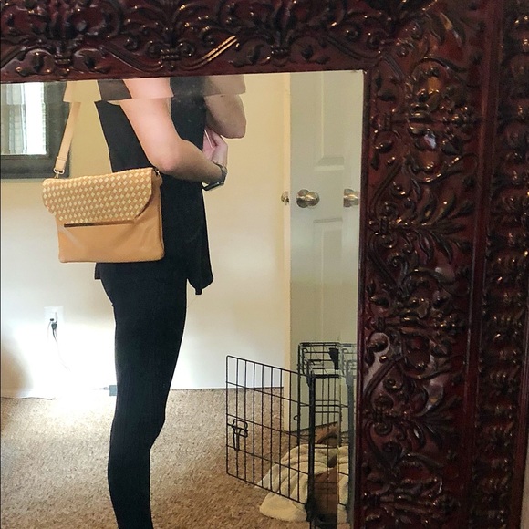 NWOT oversized clutch/crossbody! ❤️ - Picture 8 of 8